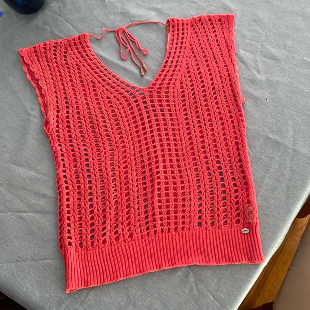 Open-knit crocheted short sleeve top